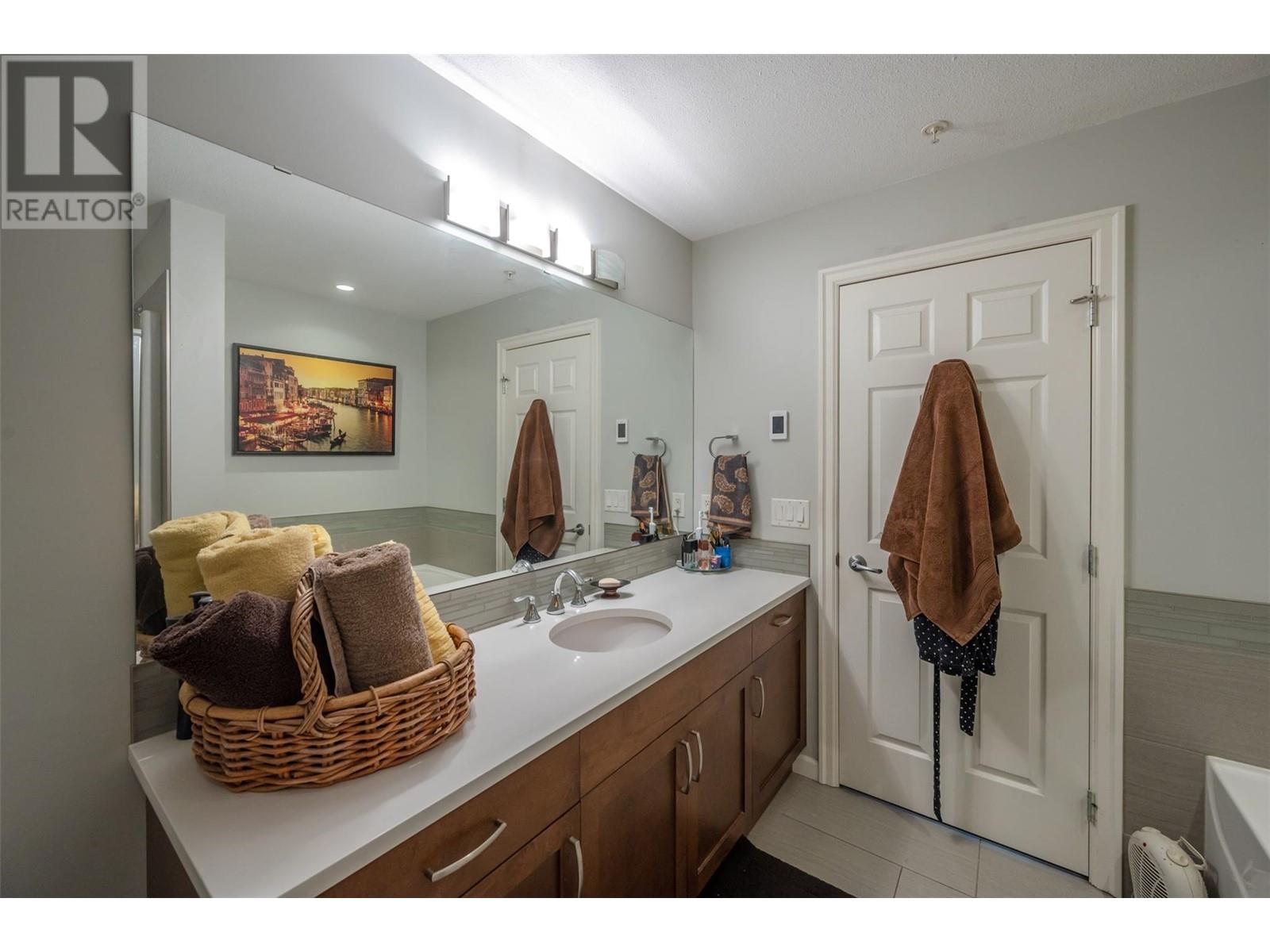 204 3591 Skaha Lake Road, Penticton