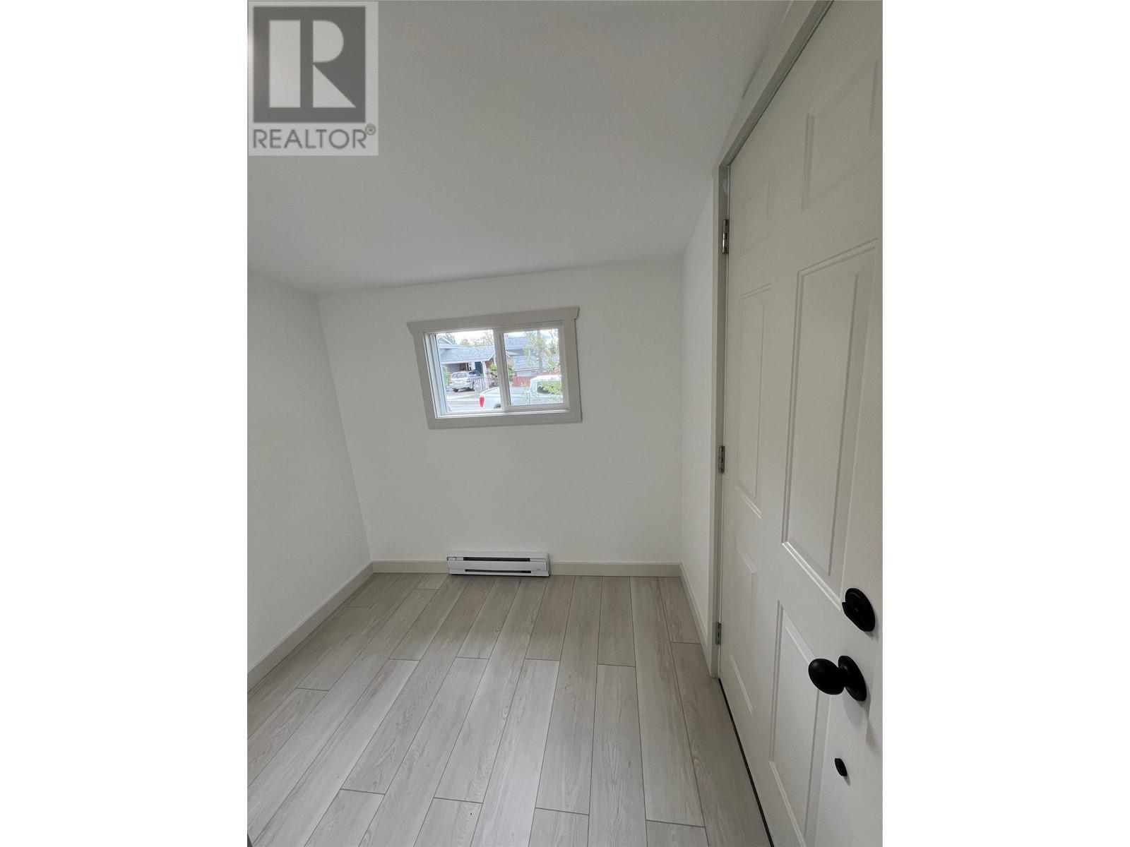 1924 Cook Street, Creston