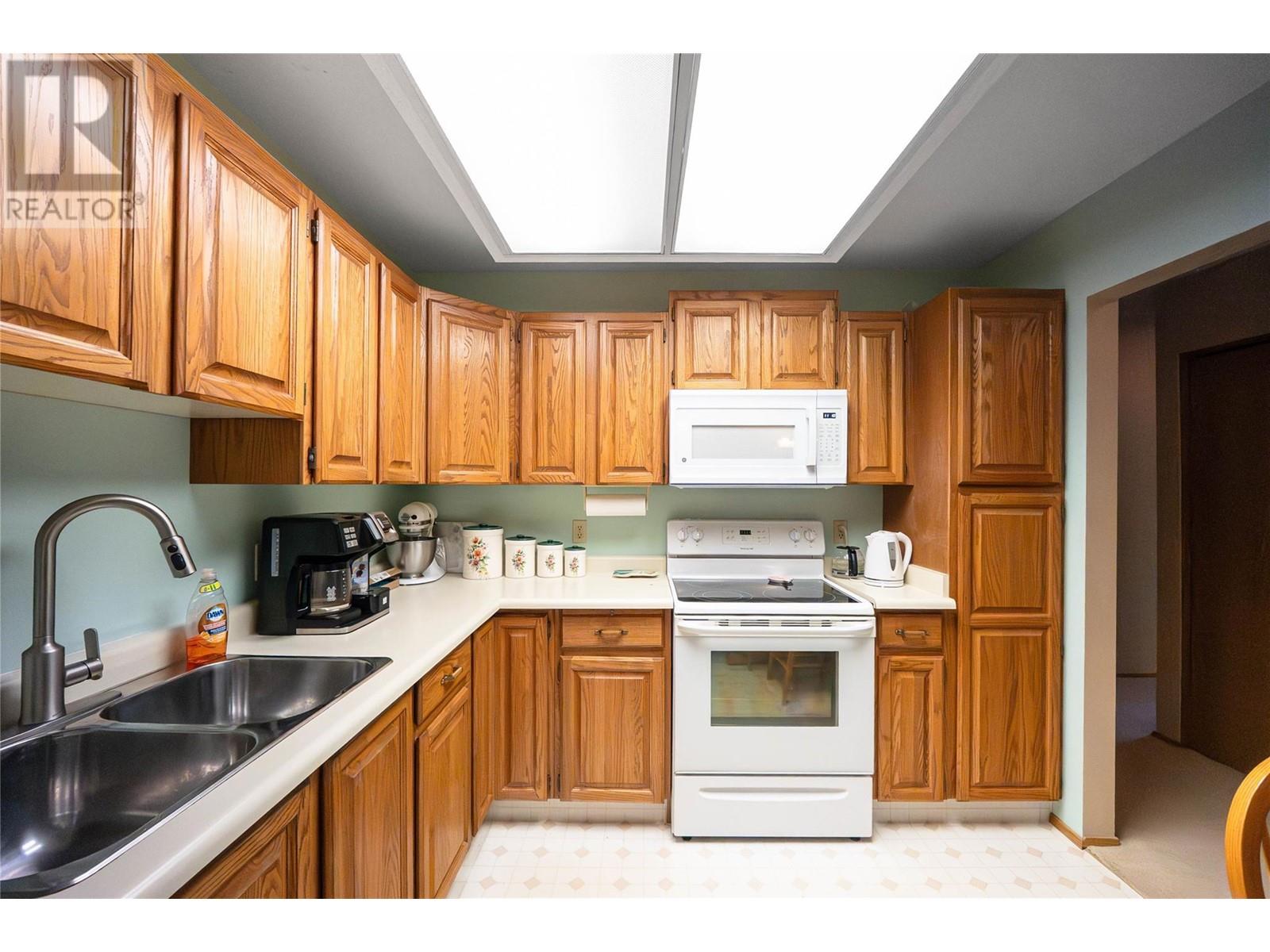 208 1055 glenwood Avenue, Kelowna
