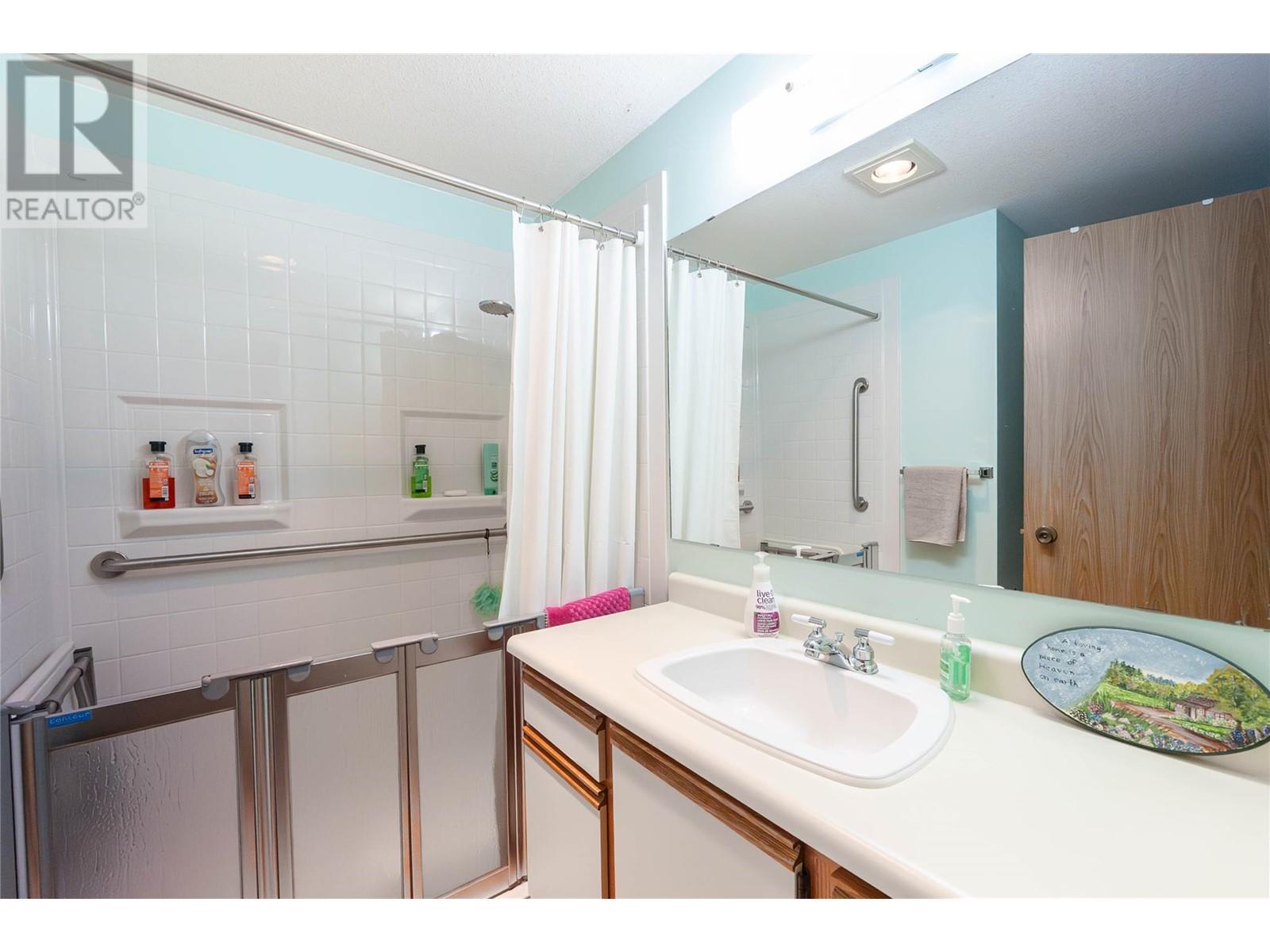 208 1055 glenwood Avenue, Kelowna