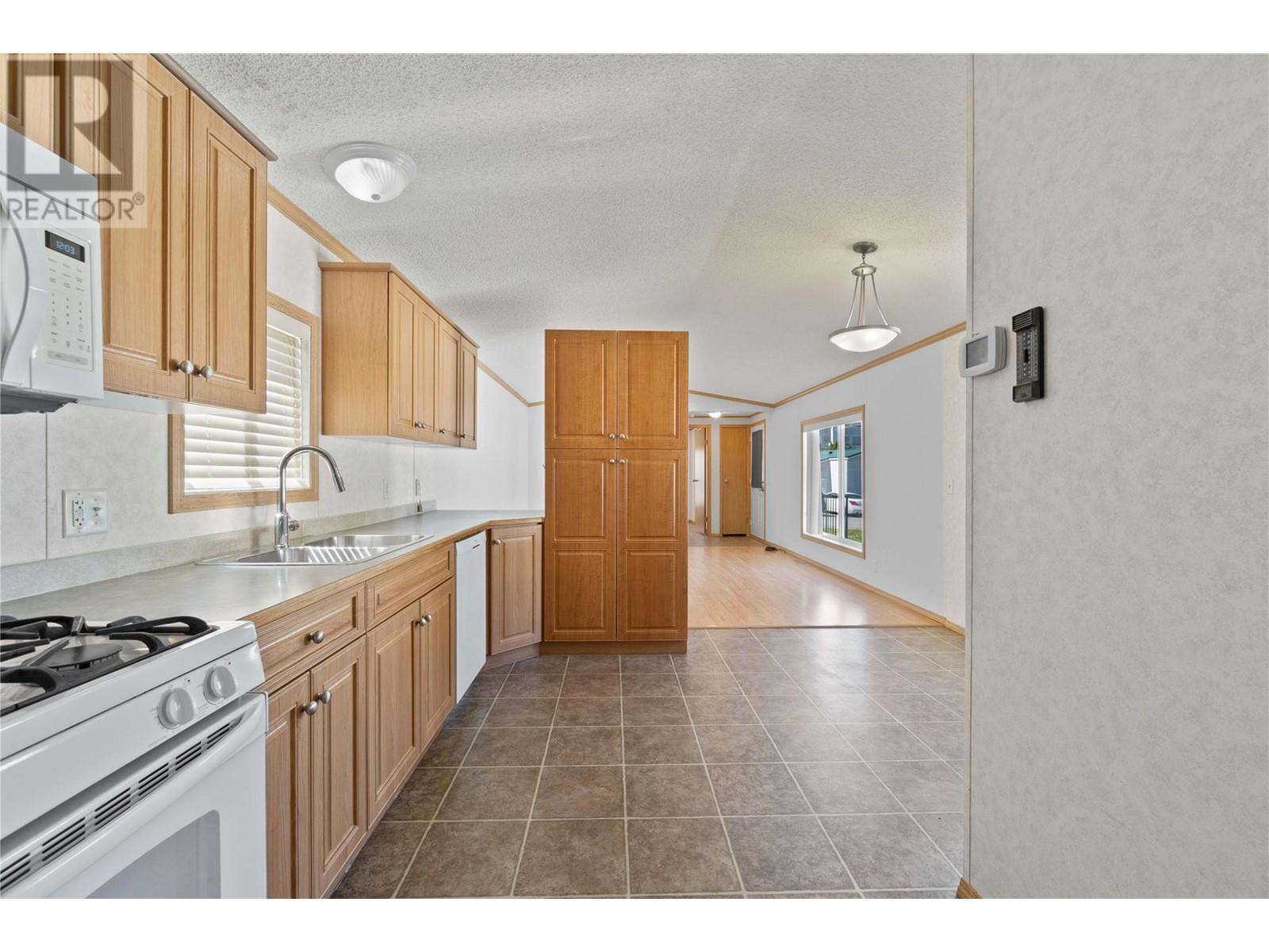 54 3350 10th Avenue Northeast, Salmon Arm