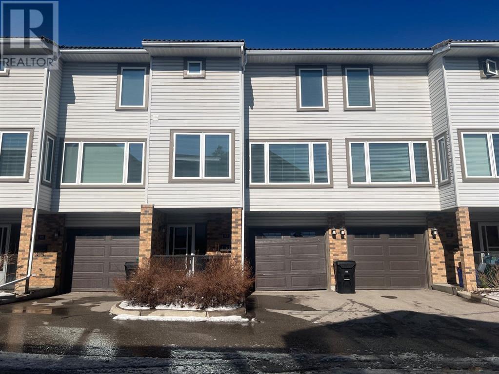 93 Coachway Gardens SW, Calgary, Alberta
