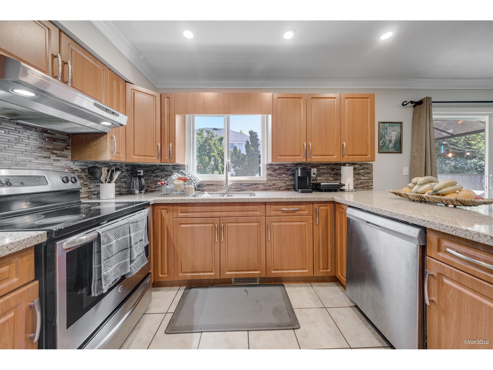 Photo 11 of 9738 151 Street, Surrey BC