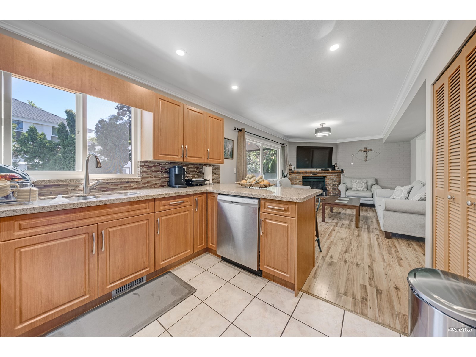 Photo 10 of 9738 151 Street, Surrey BC