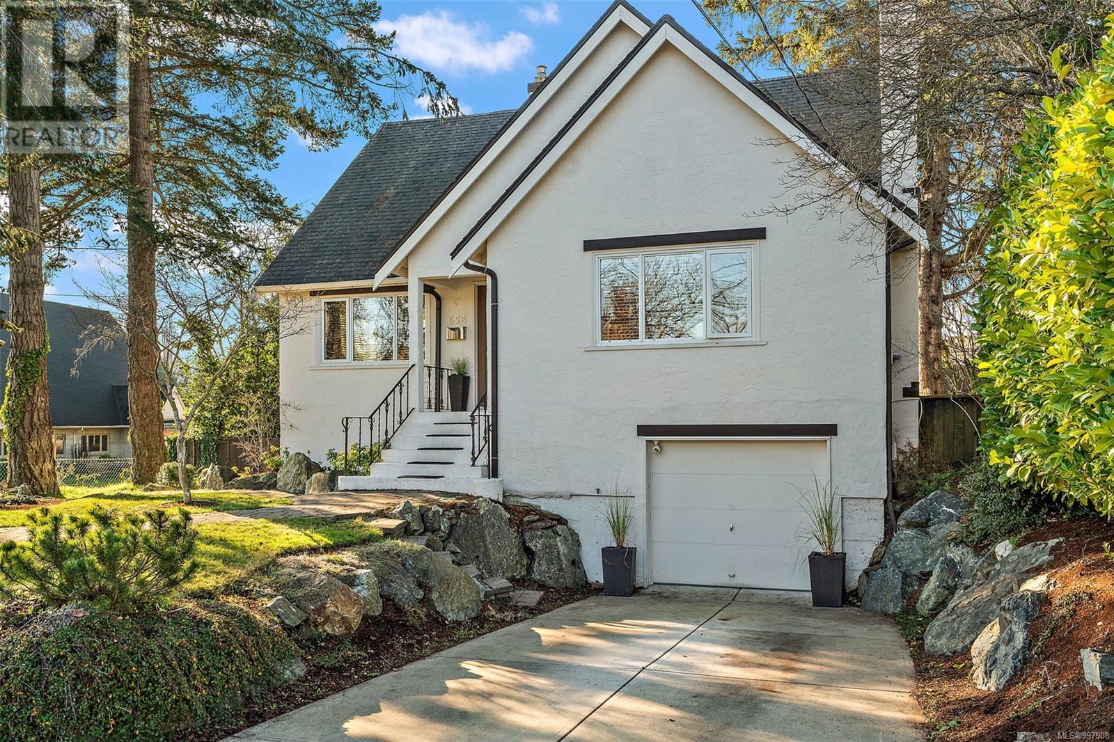 658 Richmond Avenue, Victoria