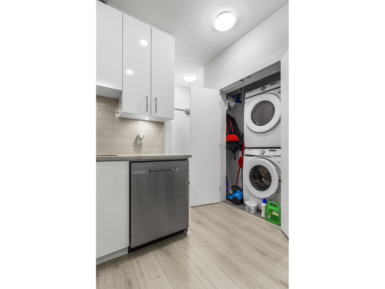 405 32690 14TH AVENUE, Mission