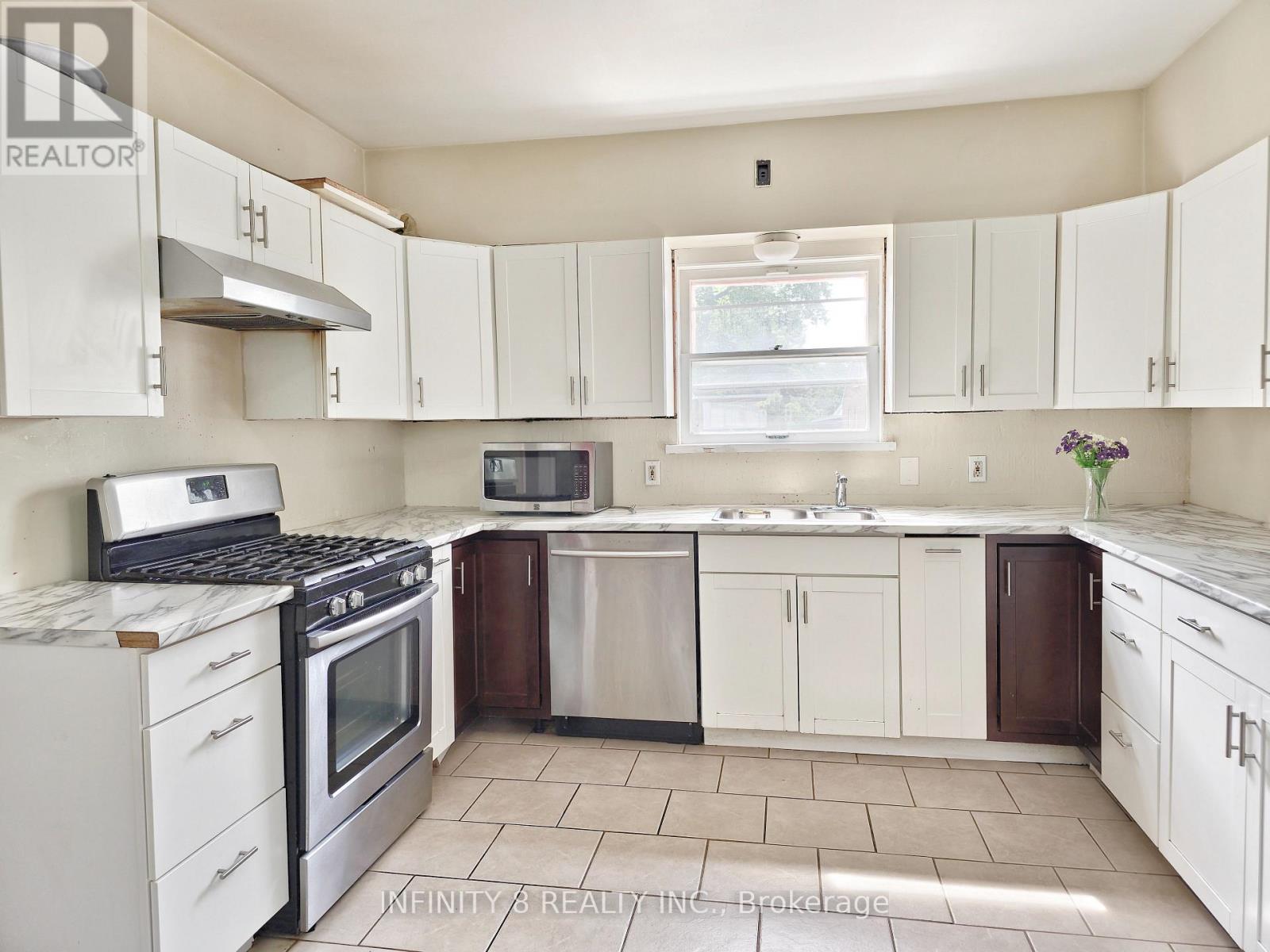 Photo 9 of 5958 Summer Street W, Niagara Falls ON