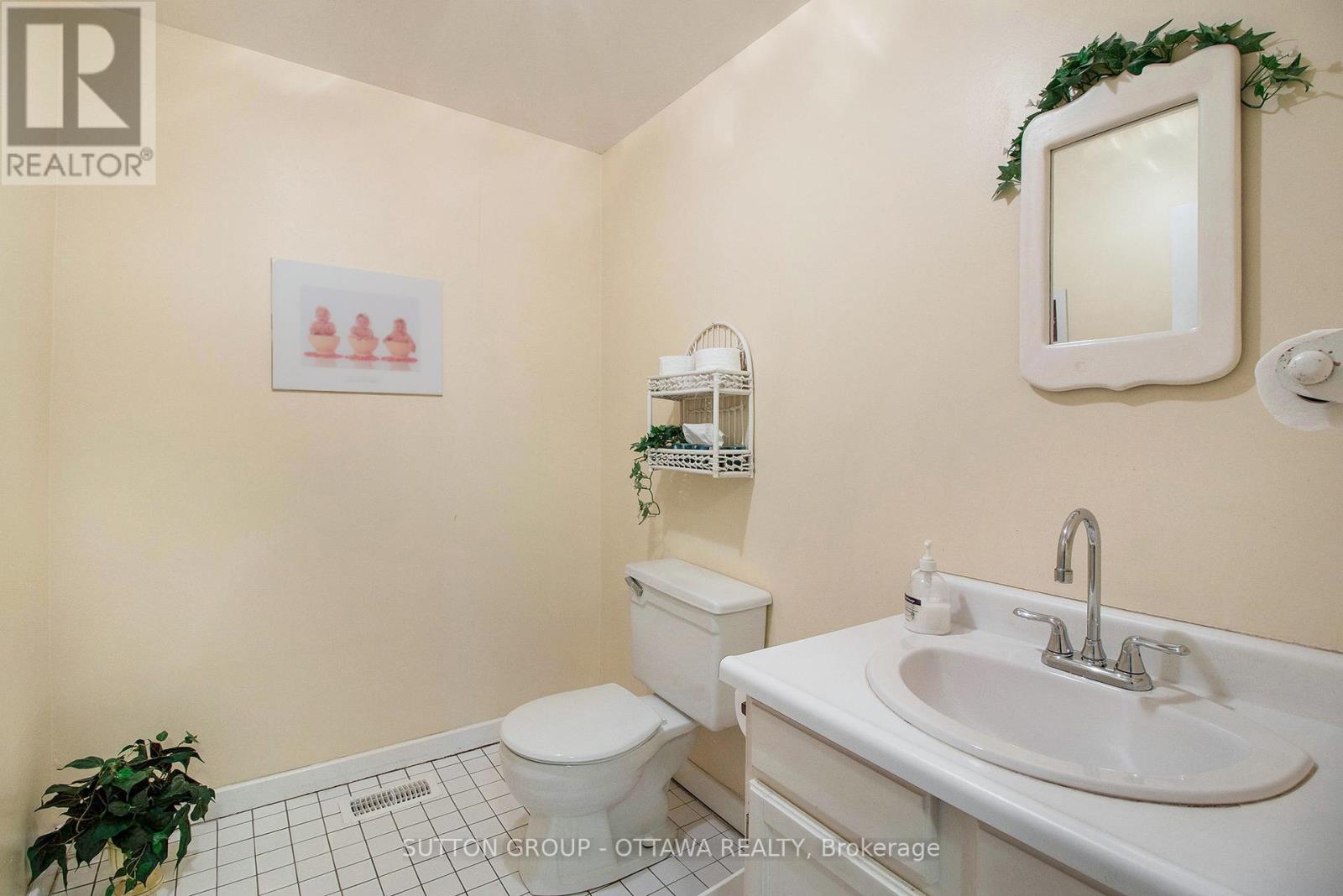 Photo 12 of 397 Montreal Road, Ottawa ON