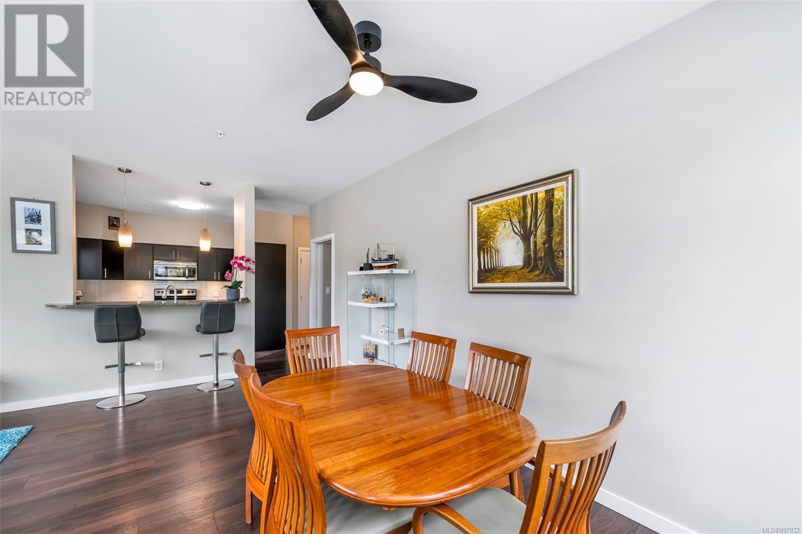 300 591 Latoria Rd, Colwood