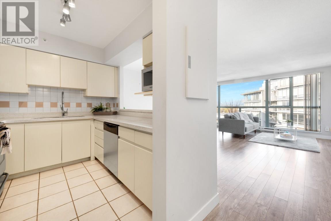 Photo 6 of 1005 8248 Lansdowne Road, Richmond BC