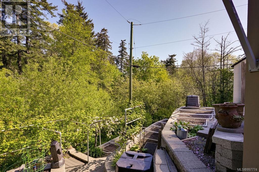  710 Brookridge Place, Saanich