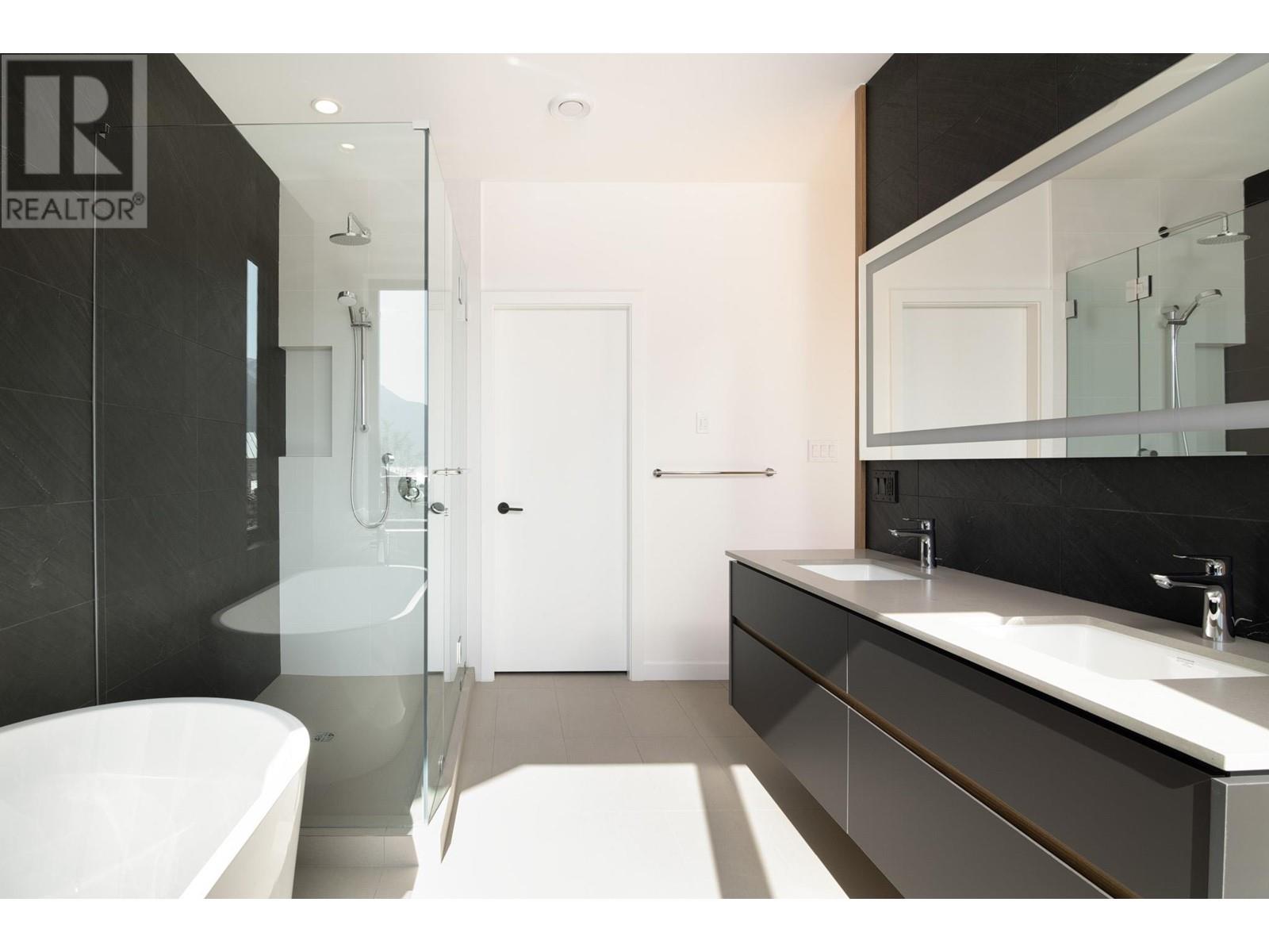 40829 THE CRESCENT, Squamish real estate listing R2996114