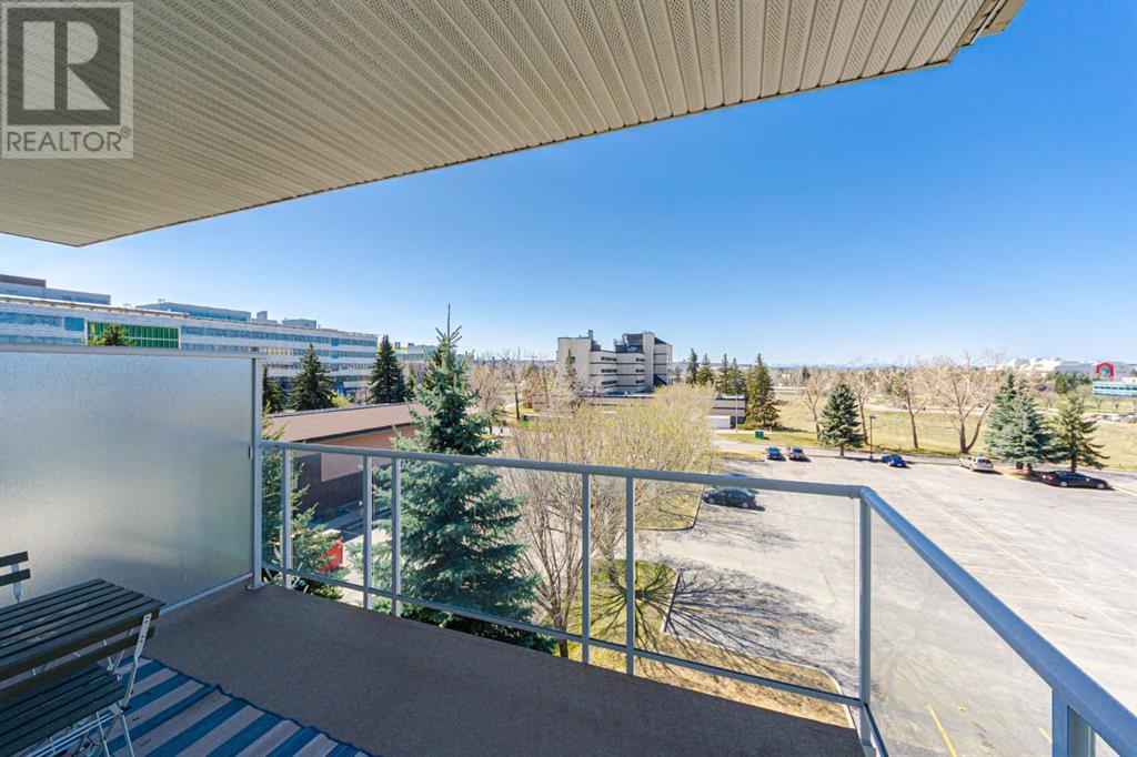 Single Family House for Sale in    Avenue NW Varsity Calgary 