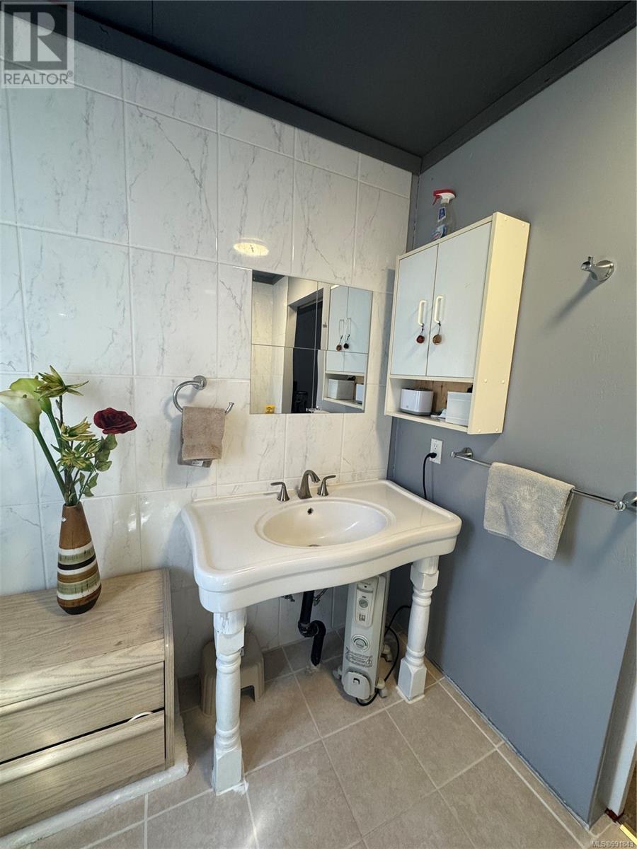 Photo 9 of 204 380 Martindale Rd, Parksville BC