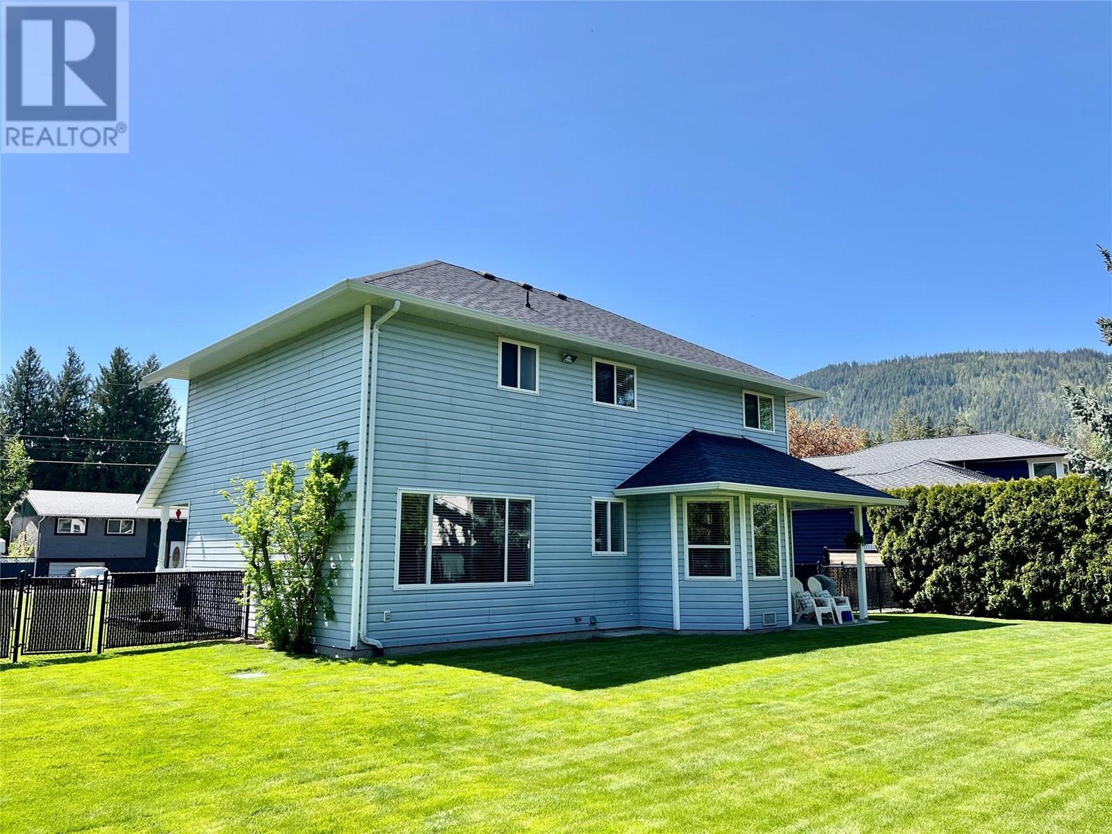 Photo 61 of 514 Forest Park Street, Sicamous BC