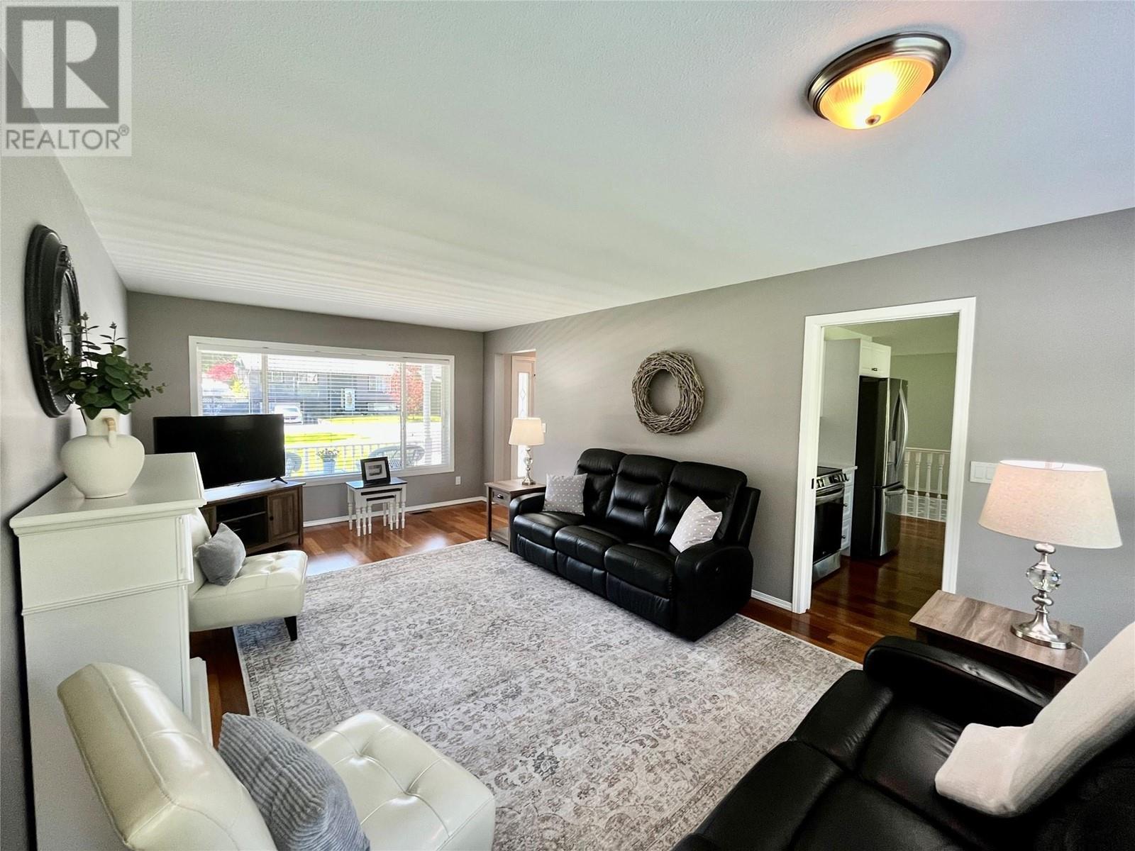 Photo 13 of 514 Forest Park Street, Sicamous BC