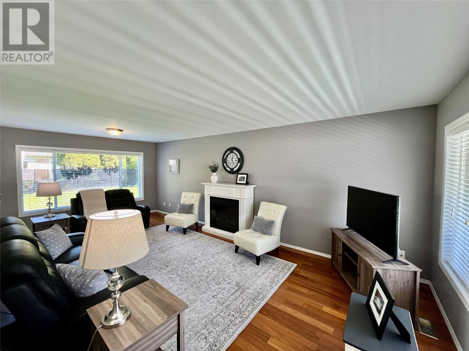 Photo 9 of 514 Forest Park Street, Sicamous BC