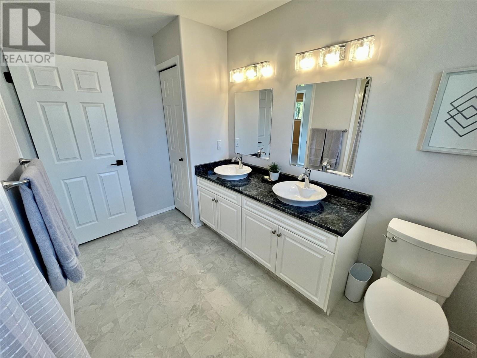 Photo 14 of 514 Forest Park Street, Sicamous BC