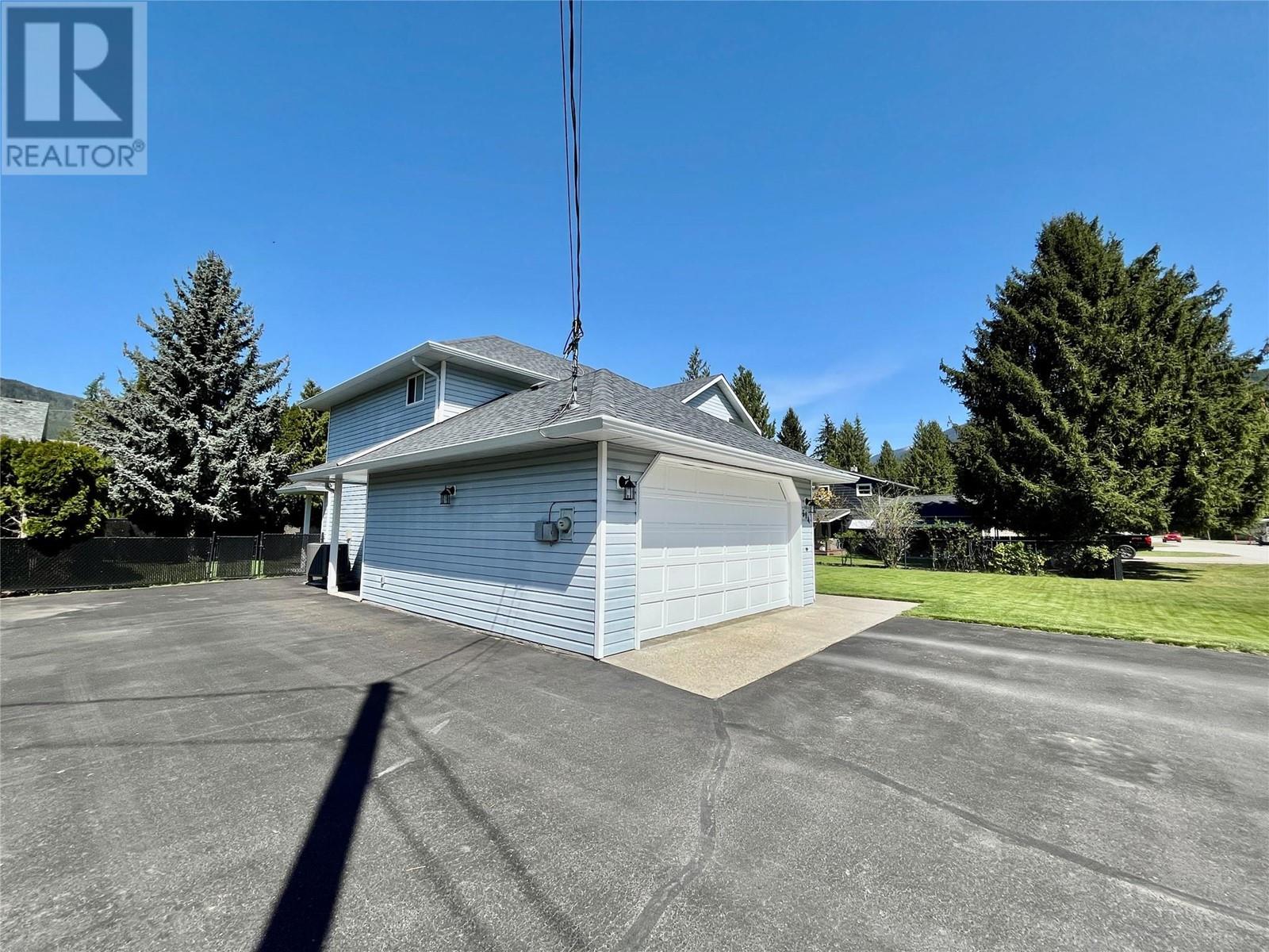 Photo 21 of 514 Forest Park Street, Sicamous BC
