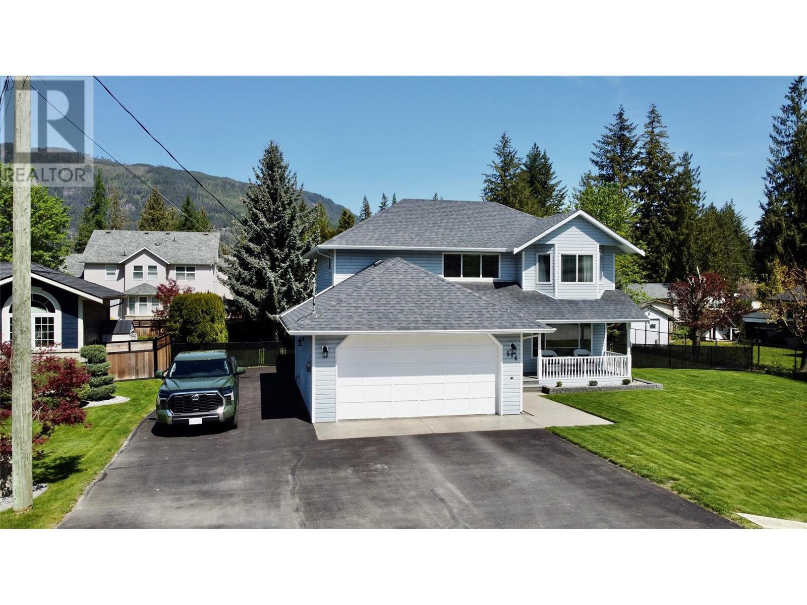 Photo 32 of 514 Forest Park Street, Sicamous BC
