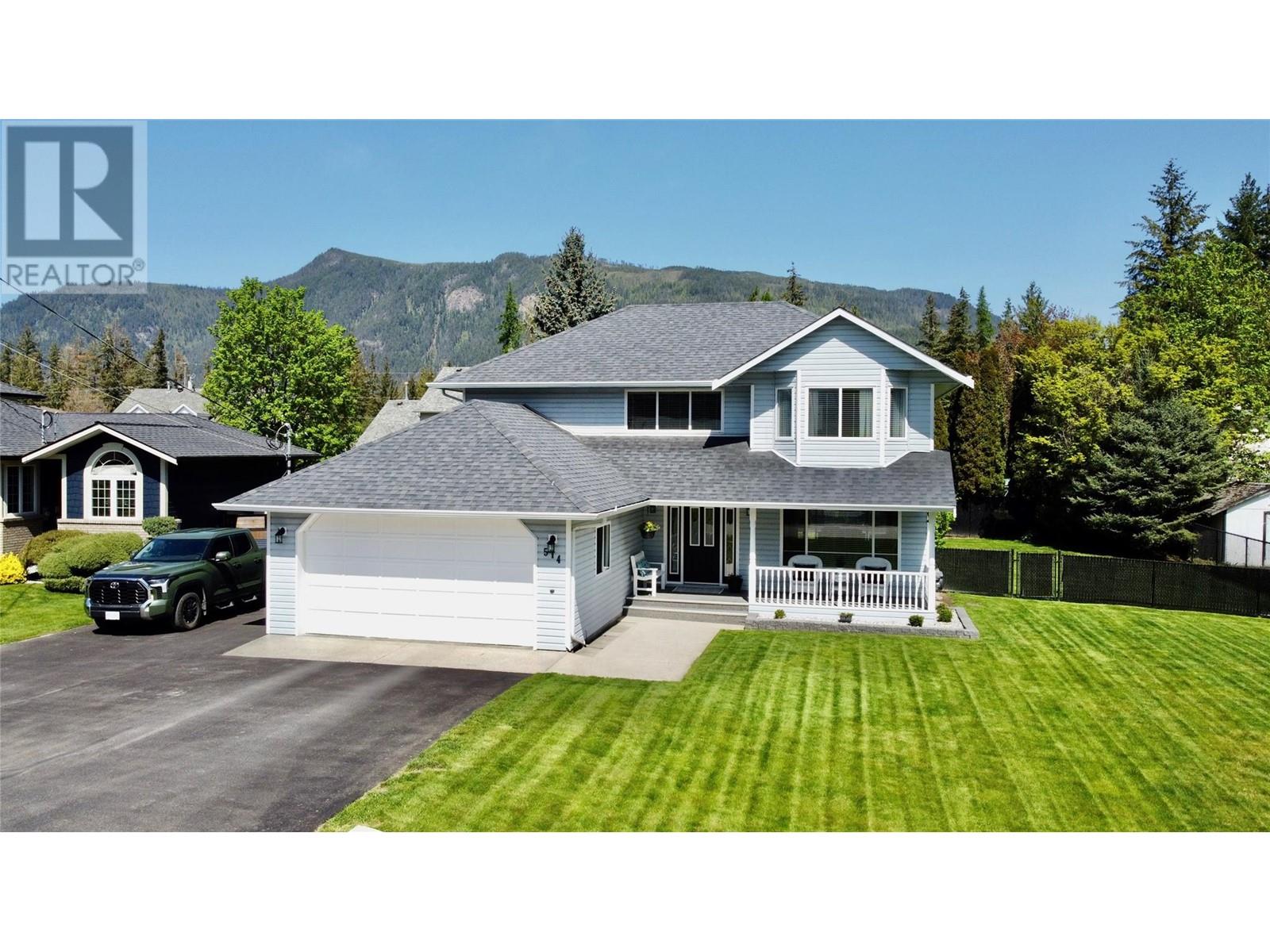 Photo 57 of 514 Forest Park Street, Sicamous BC