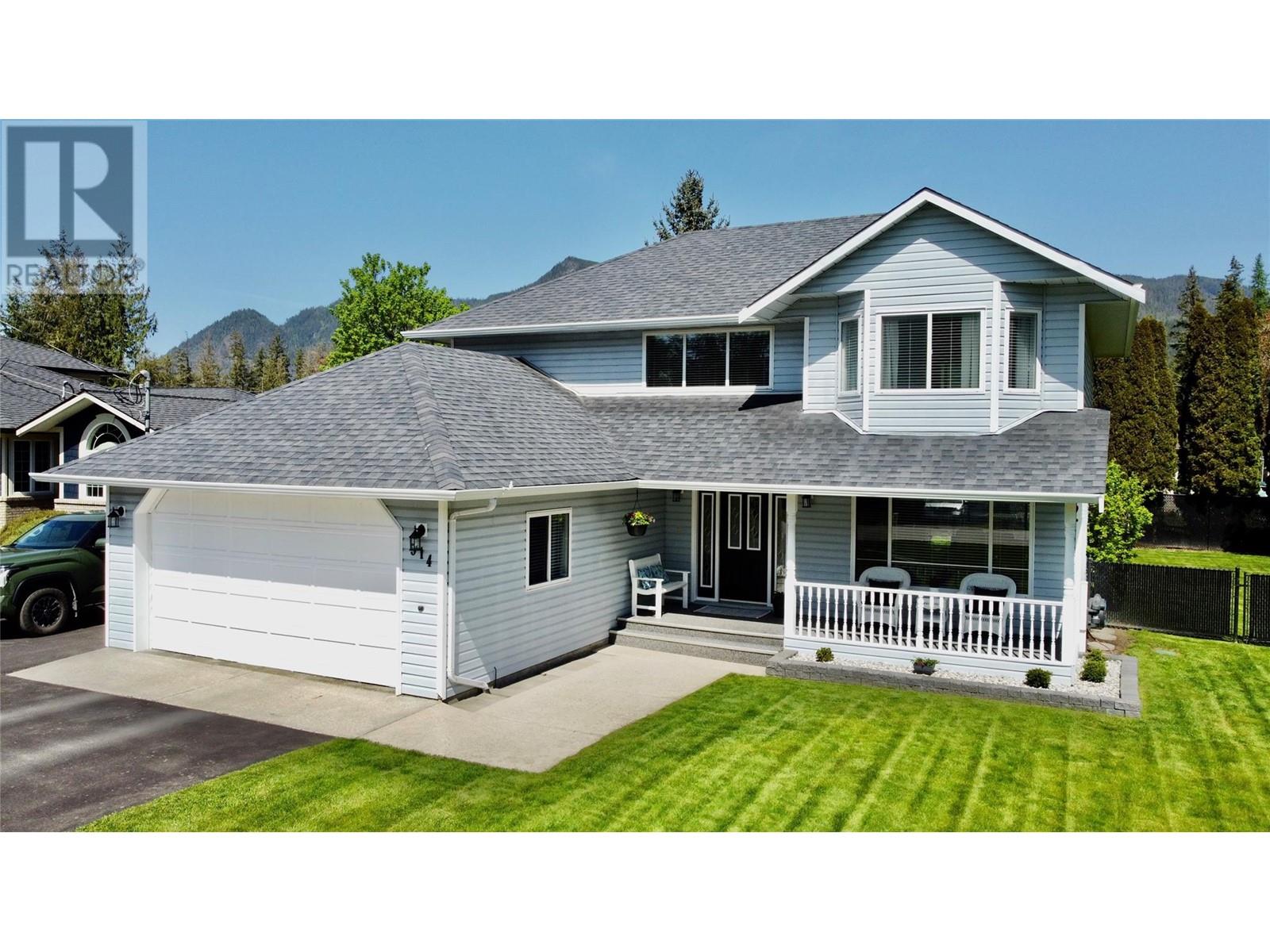 Photo 58 of 514 Forest Park Street, Sicamous BC