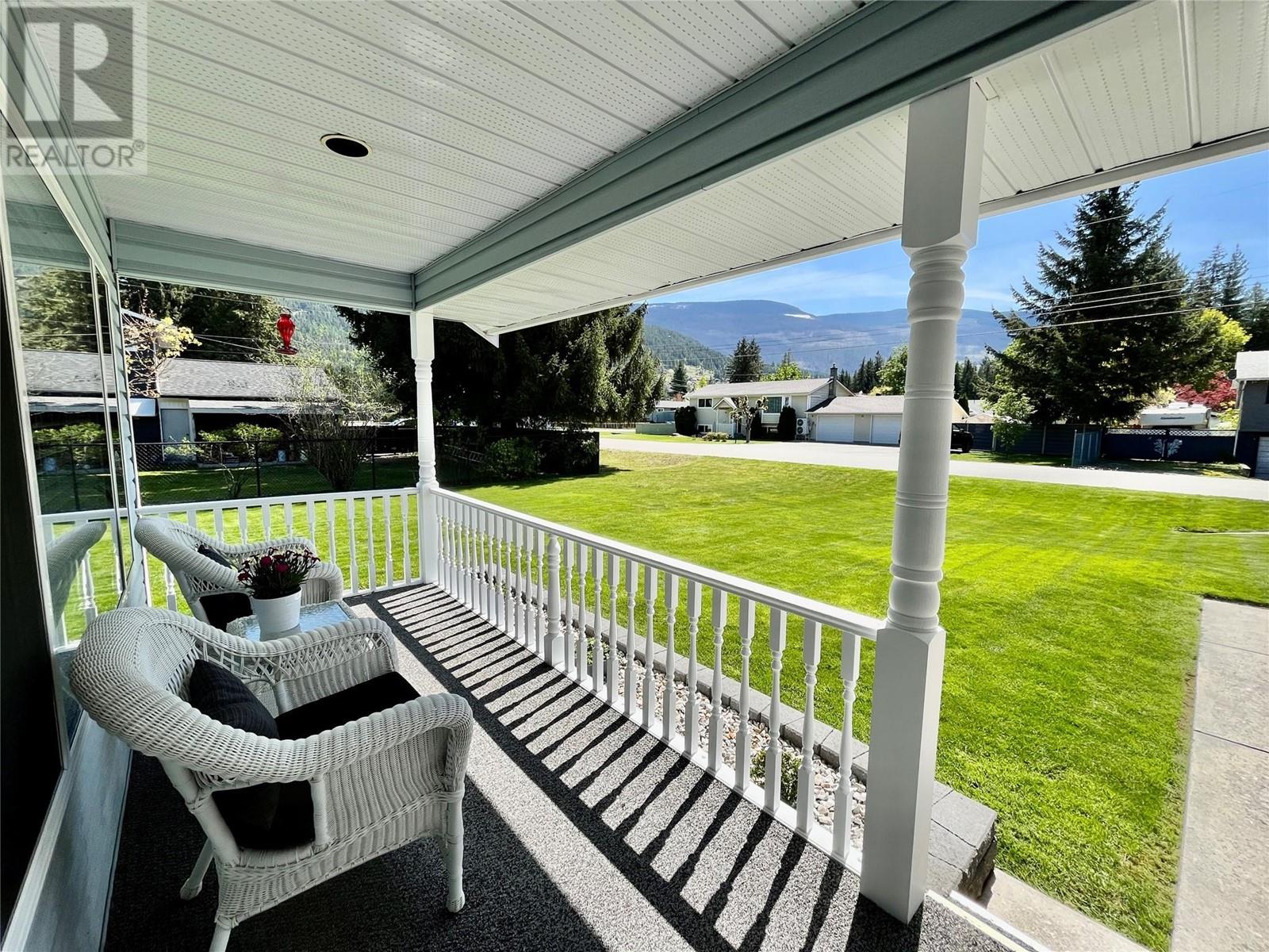 Photo 30 of 514 Forest Park Street, Sicamous BC