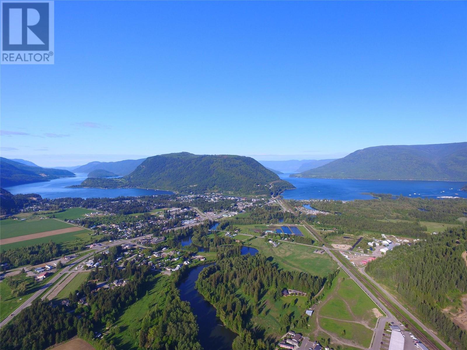 Photo 31 of 514 Forest Park Street, Sicamous BC