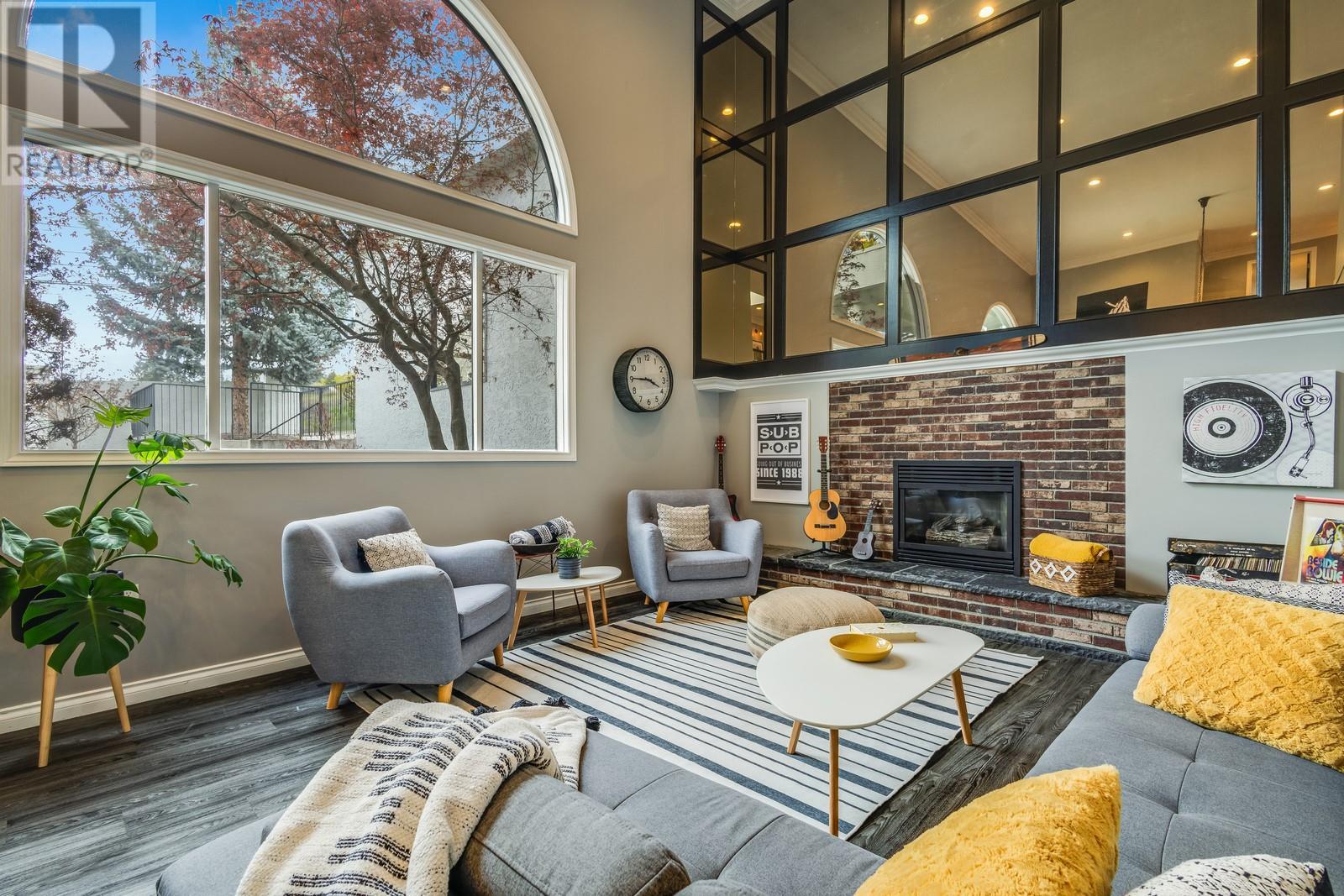  4812 Lakeshore Place, Kelowna