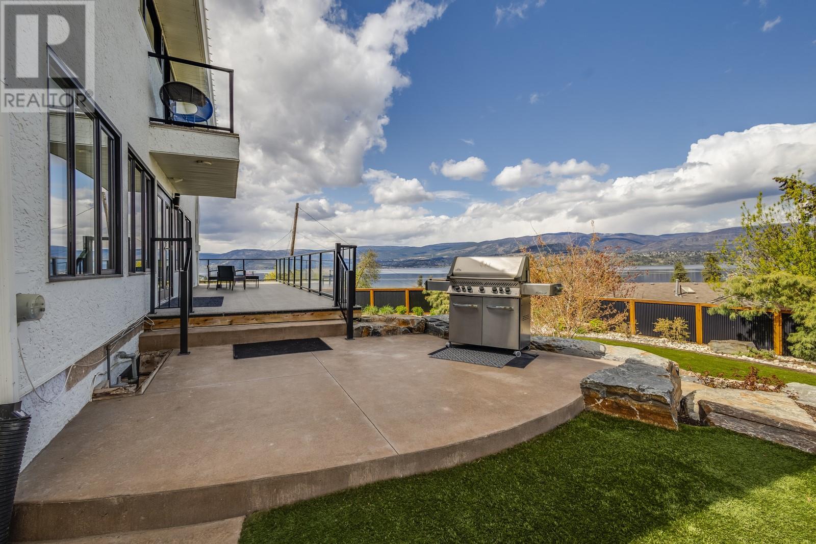  4812 Lakeshore Place, Kelowna