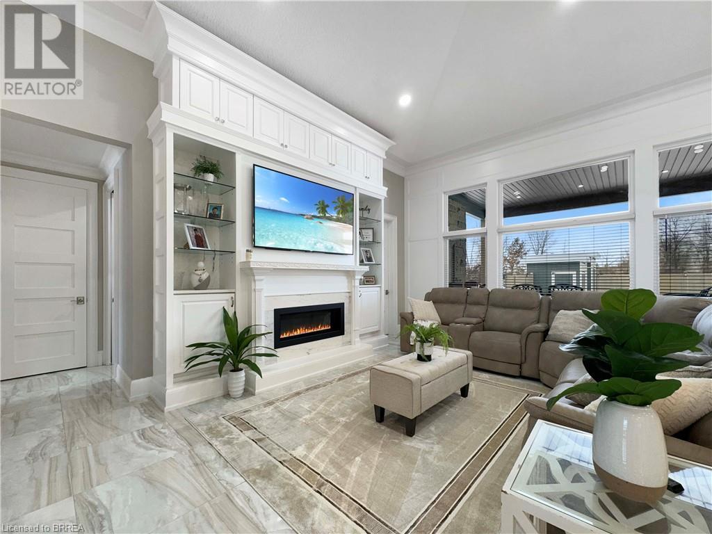 Photo 13 of 18 Harper Boulevard, Brantford ON