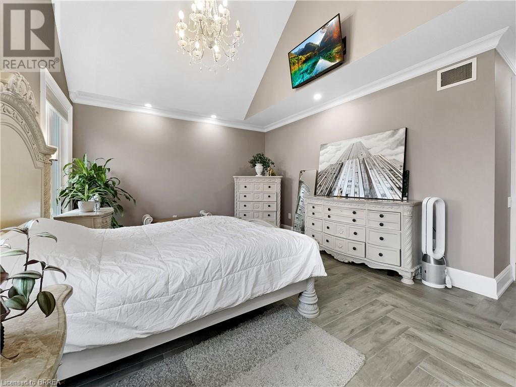 Photo 16 of 18 Harper Boulevard, Brantford ON