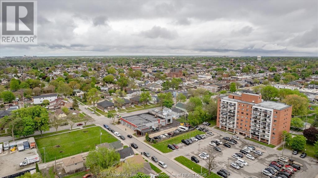 Photo 7 of 857 Howard Avenue, Windsor ON