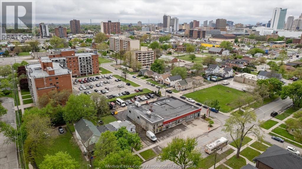 Photo 3 of 857 Howard Avenue, Windsor ON