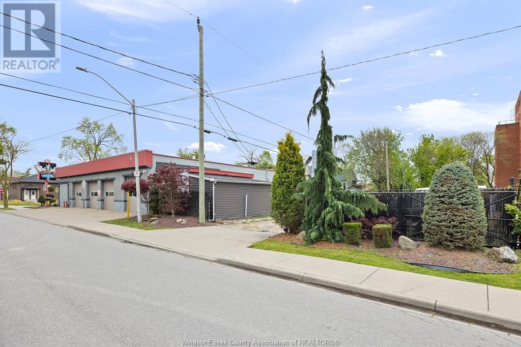 Photo 21 of 857 Howard Avenue, Windsor ON