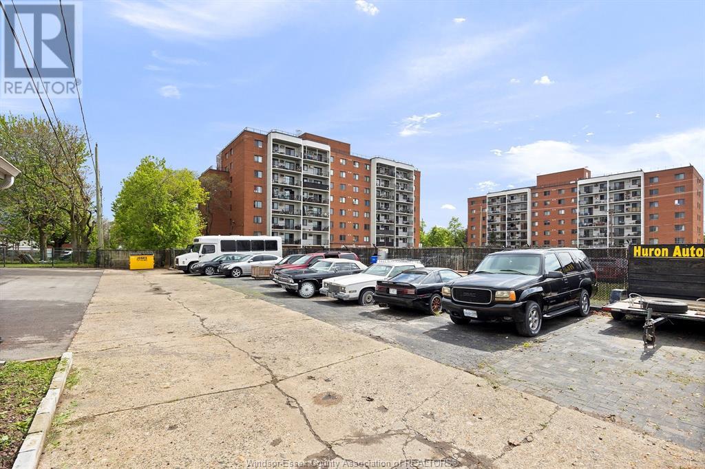Photo 26 of 857 Howard Avenue, Windsor ON