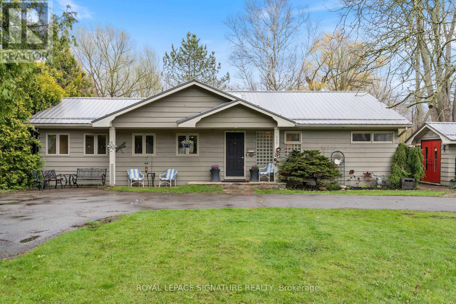 Photo 8 of 425 Norfolk Street S, Norfolk ON