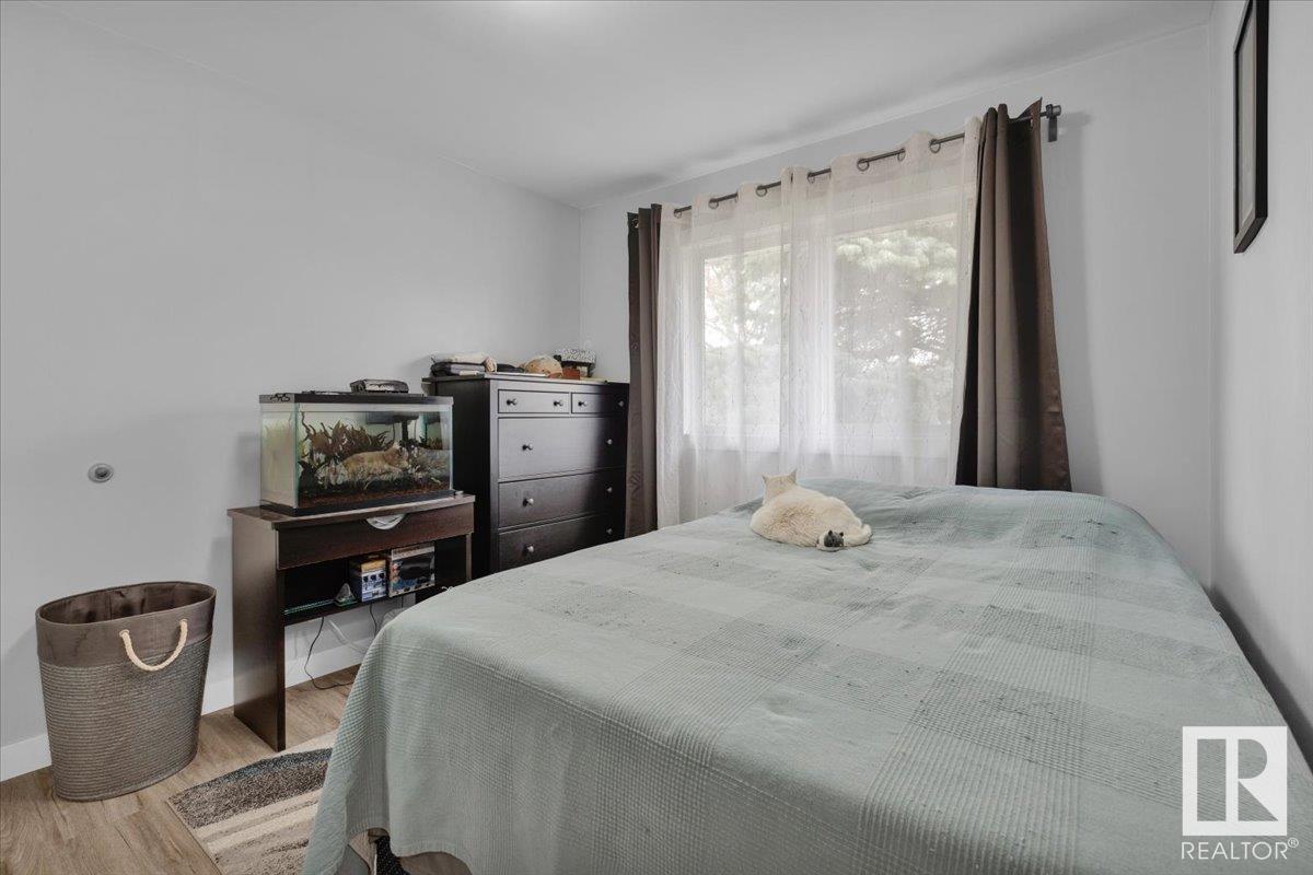 4222 113 AV NW, Edmonton