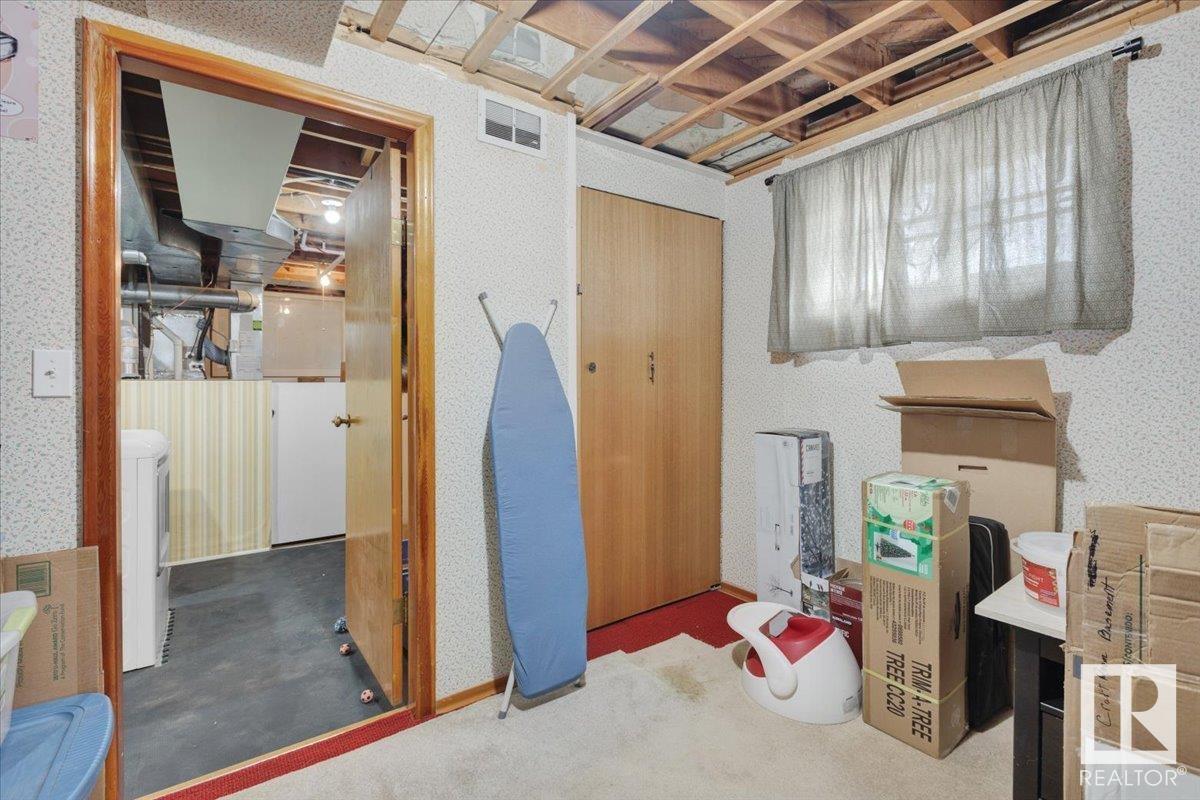 4222 113 AV NW, Edmonton