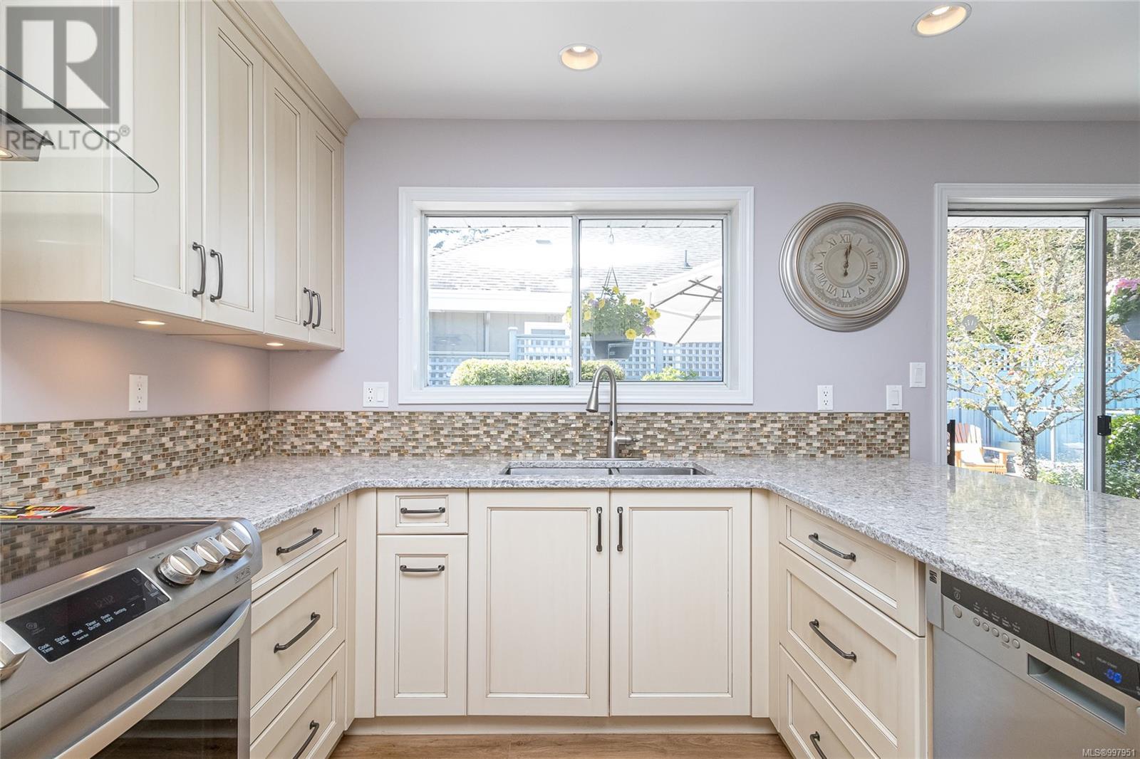 2295 GREENLANDS RD - Image 14