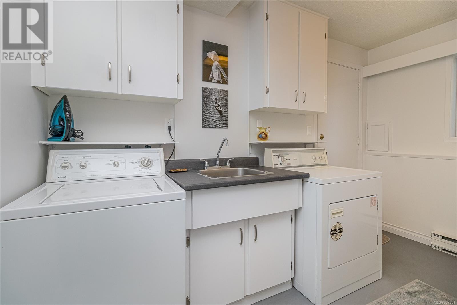 2295 GREENLANDS RD - Image 30