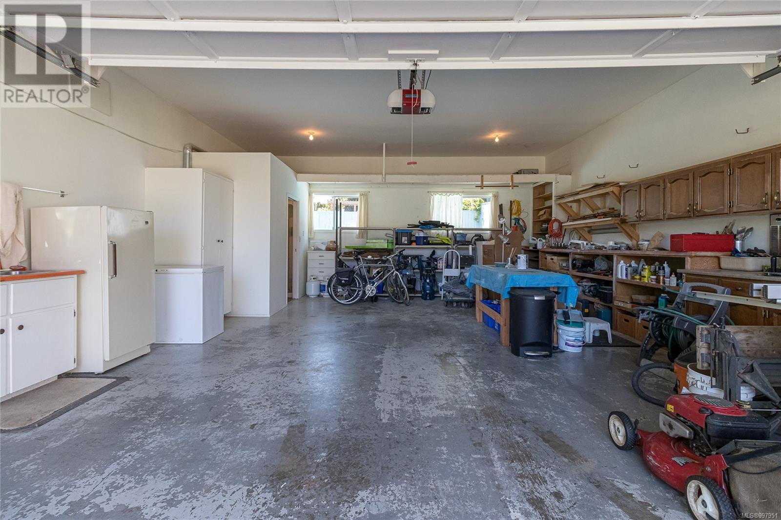 2295 GREENLANDS RD - Image 31