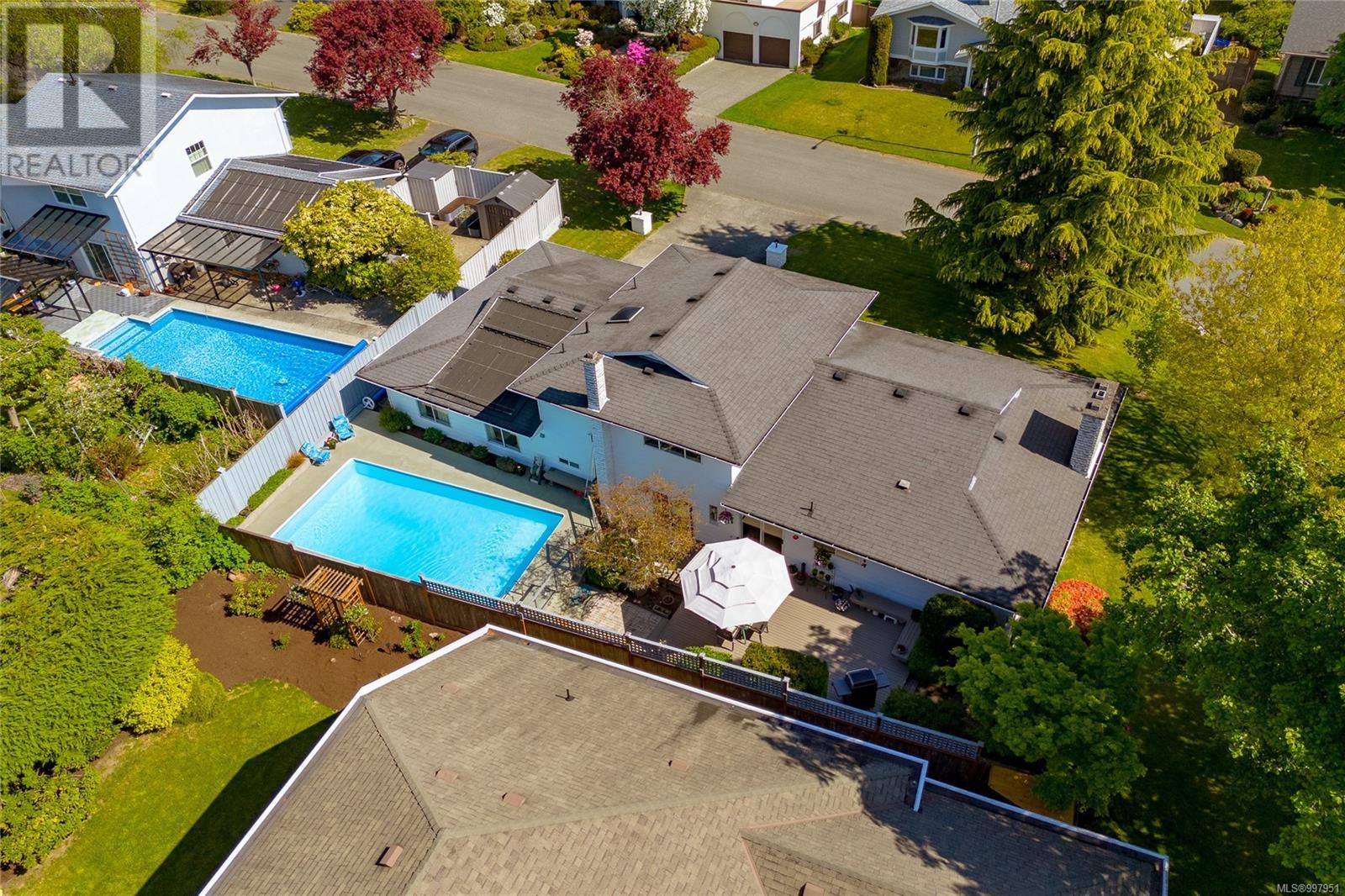 2295 GREENLANDS RD - Image 41