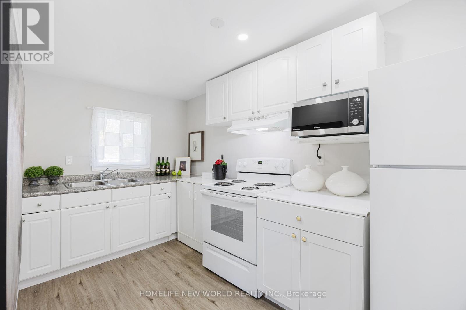 Photo 10 of 12 Mac Avenue, Georgina ON
