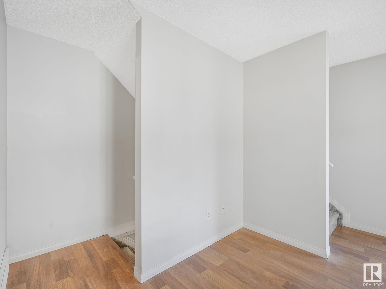 #23 130 HYNDMAN CR NW, Edmonton