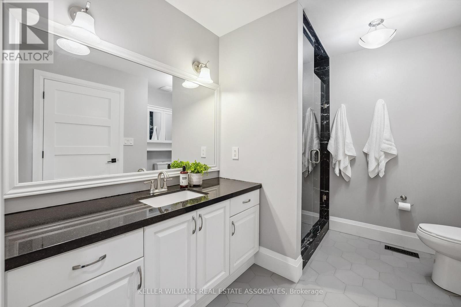 Photo 13 of 102 Concession 11 E, Hamilton ON