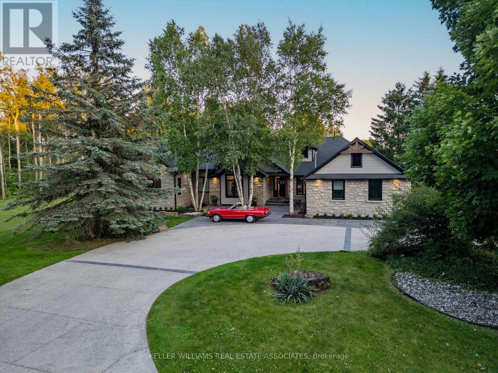 Photo 2 of 102 Concession 11 E, Hamilton ON
