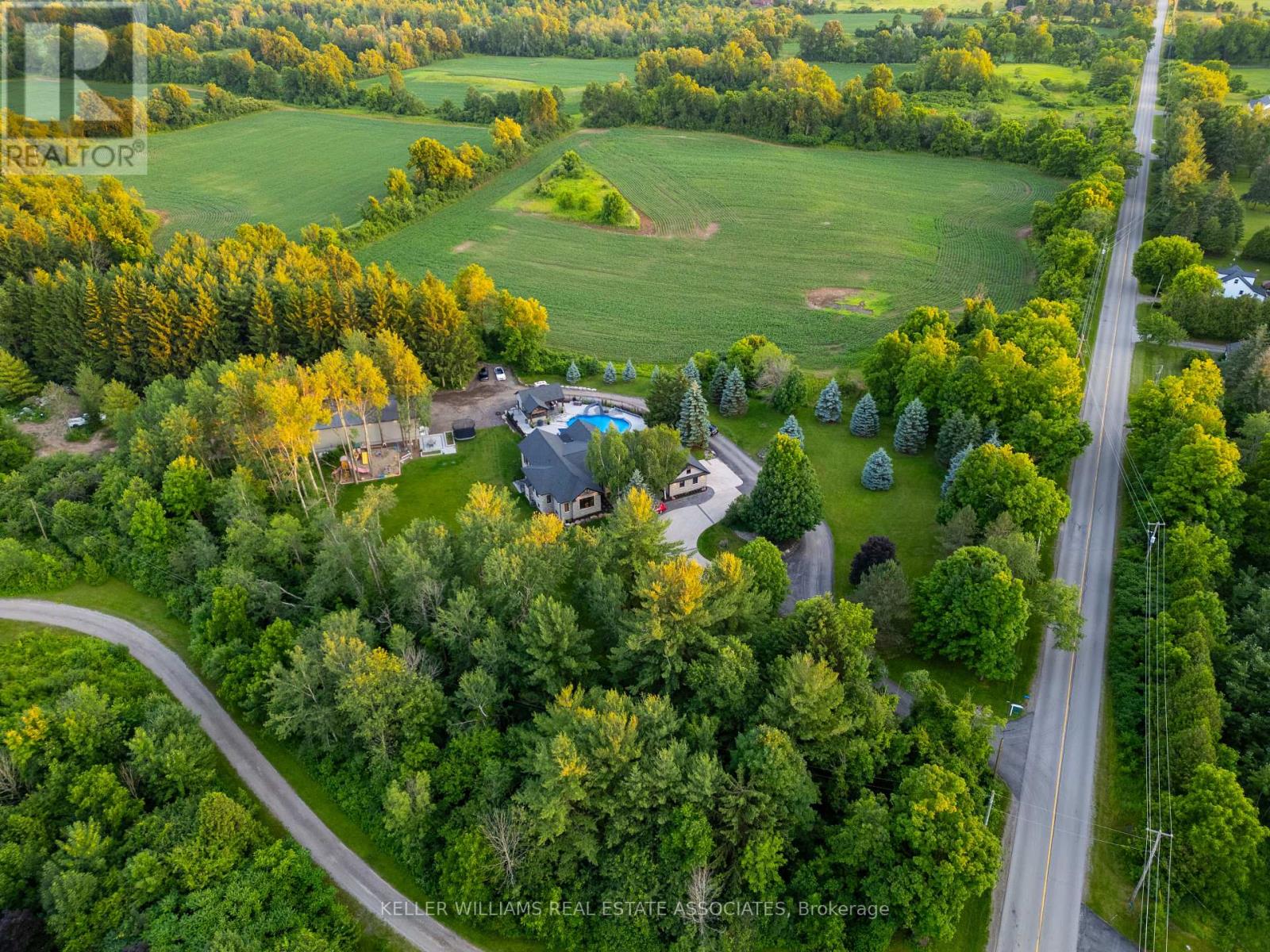 Photo 36 of 102 Concession 11 E, Hamilton ON