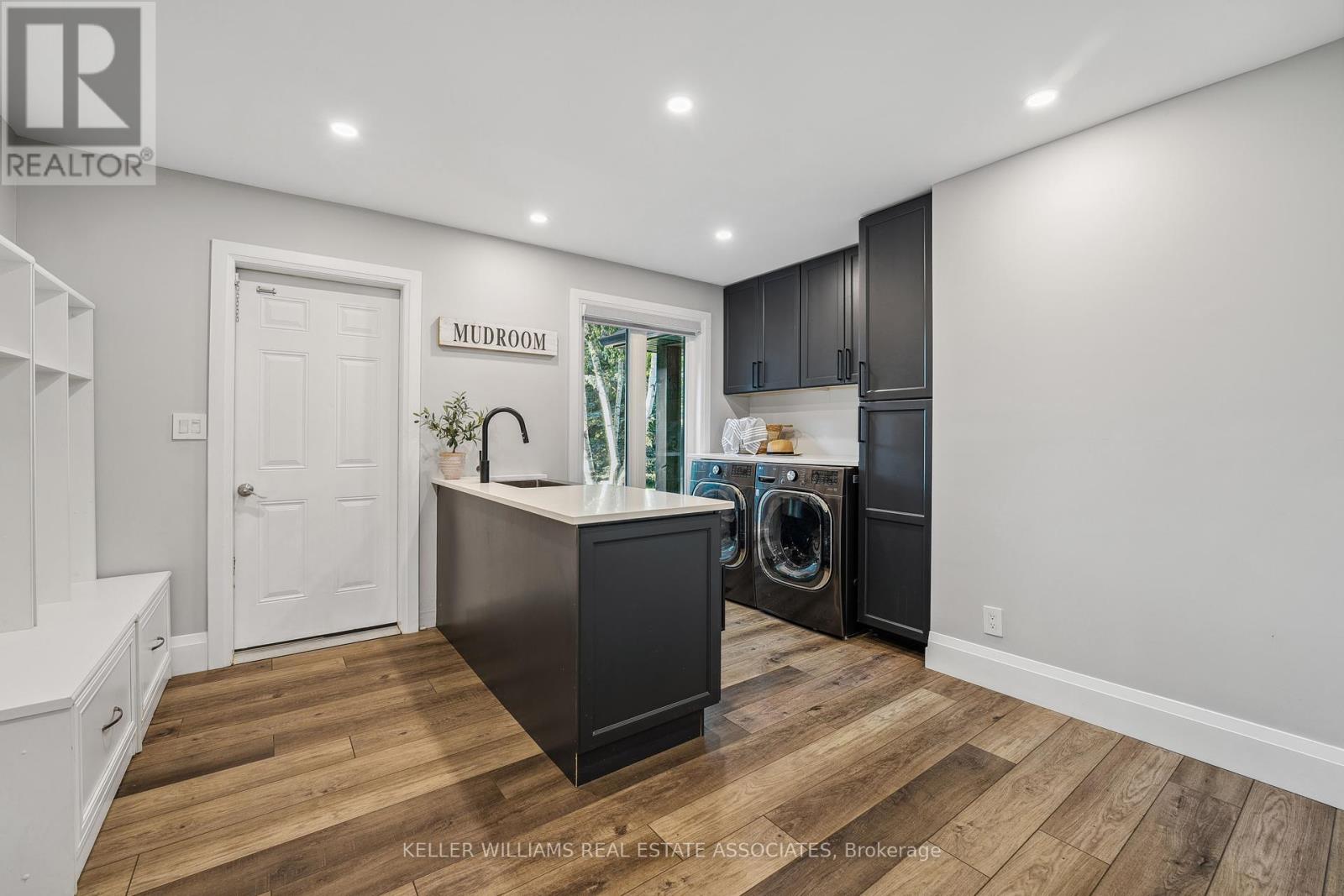 Photo 9 of 102 Concession 11 E, Hamilton ON