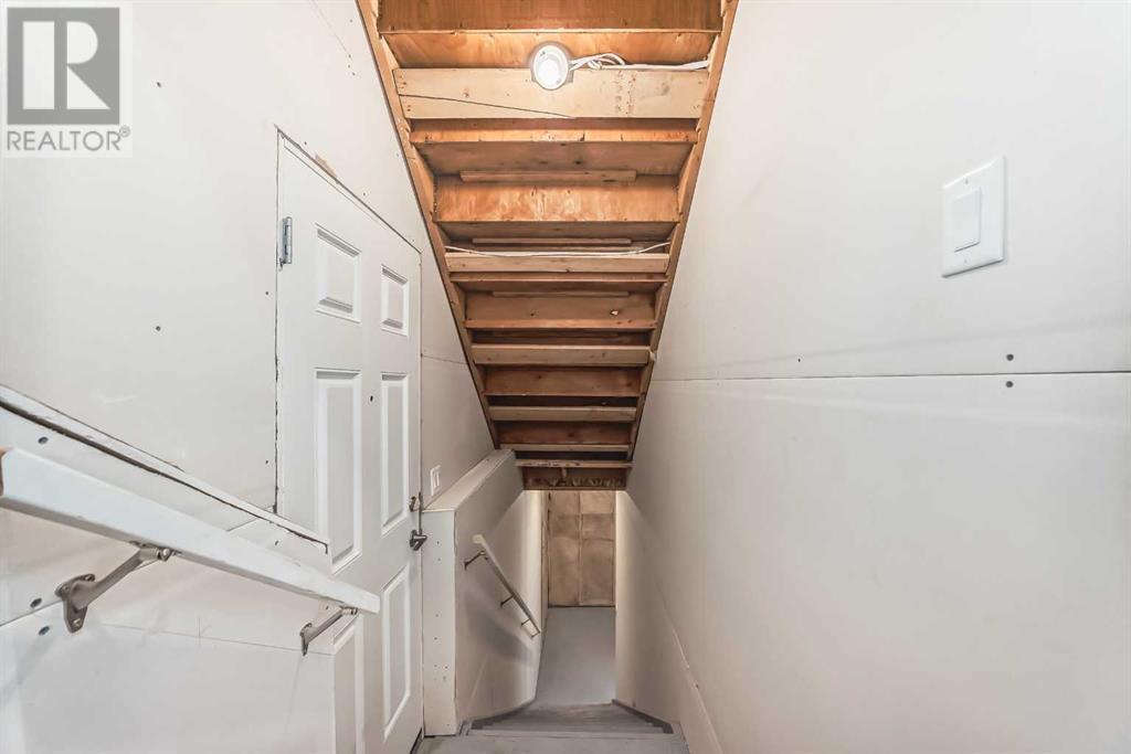 Single Family House for Sale in  Ambleton Drive NW Moraine Calgary 
